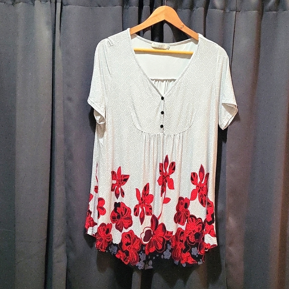 BAISHENGGT WOMEN'S WHITE AND RED FLORAL BLOUSE. 2X